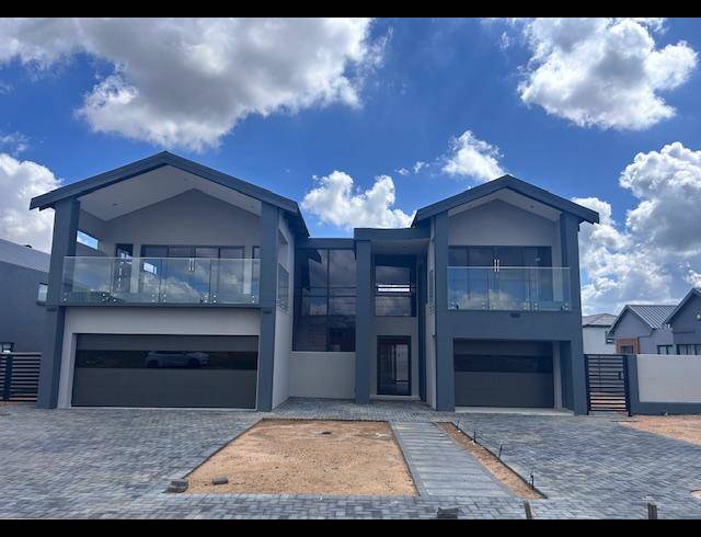 5 BEDROOM HOUSE FOR SALE IN SIX FOUNTAINS RESIDENTIAL ESTATE